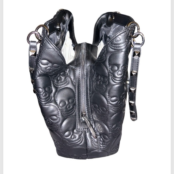 BETSEY JOHNSON BLACK SKULL DOUBLE HANDLE TOTE W/ RHINESTONE MARTINI PURSE CHARM - Picture 10 of 14